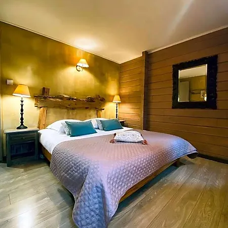 Le D'etienne Hotel *
